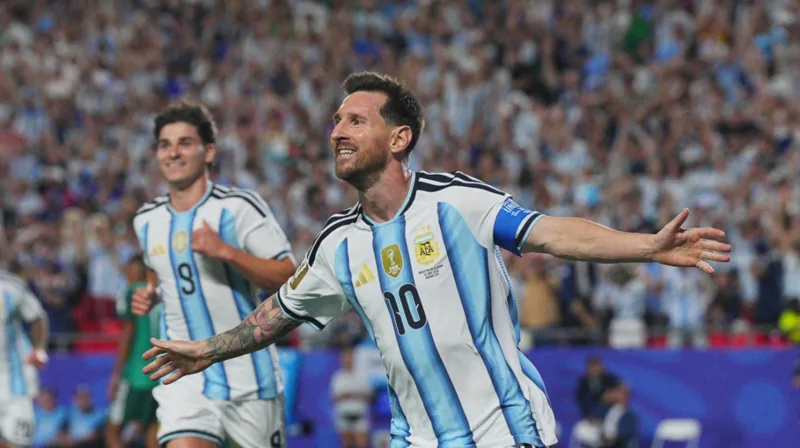 Lionel Messi tiếp tục chinh phục những cột mốc mới trong sự nghiệp ghi bàn kéo dài hơn hai thập kỷ