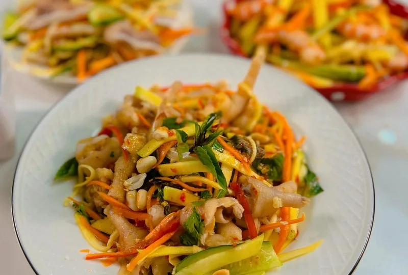 Cách làm nộm sứa xoài xanh chua ngọt