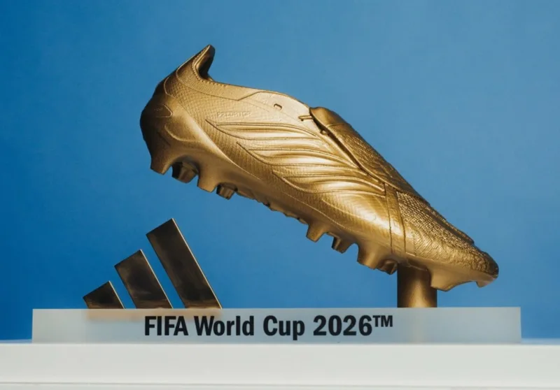 Quả bóng vàng World Cup tôn vinh cầu thủ hay nhất giải, trong khi Chiếc giày vàng dành cho vua phá lưới và Ballon d'Or là giải thưởng thường niên.