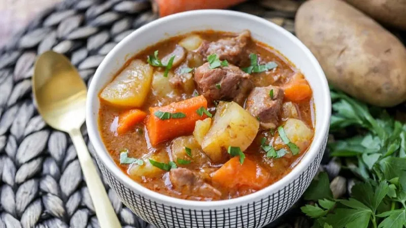 Bí quyết nấu bò sốt vang ngon, thịt mềm và không bị dai